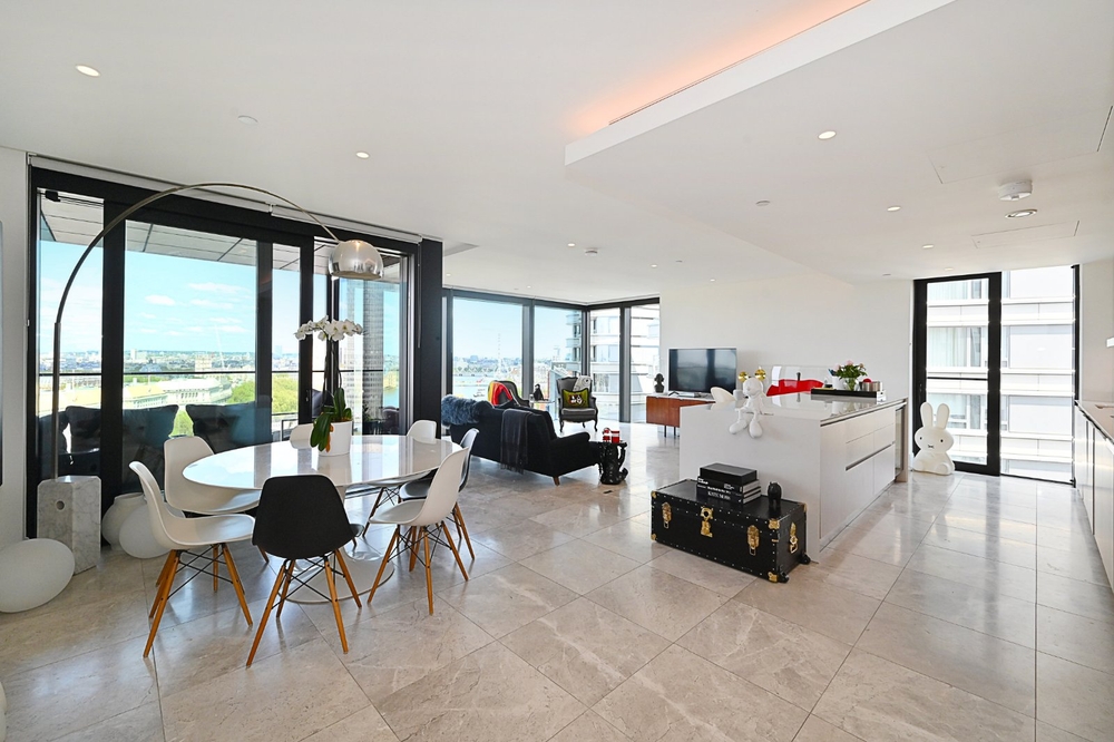 Dumont, Lambeth, SE1